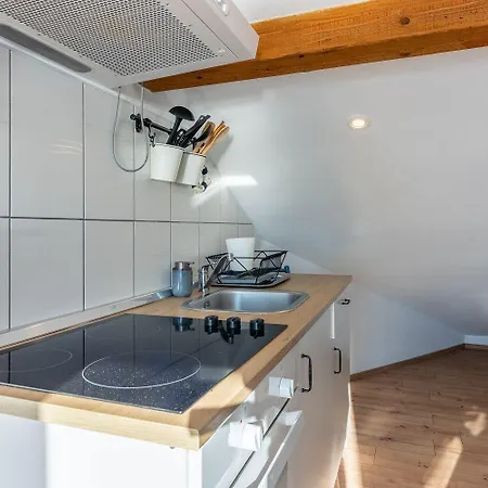 Atemberaubendes Direkt Am Mit Privatem Balkon, Grill, Meerblick Apartmán