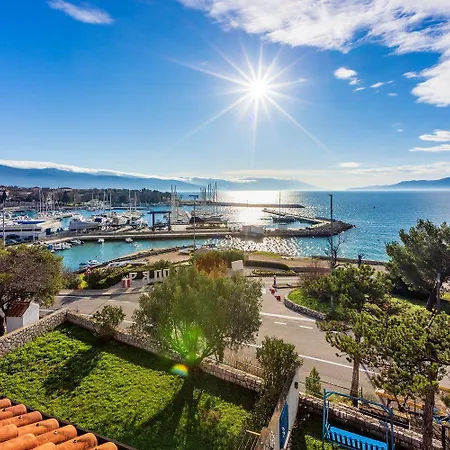 Apartmán Atemberaubendes Direkt Am Mit Privatem Balkon, Grill, Meerblick Novi Vinodolski