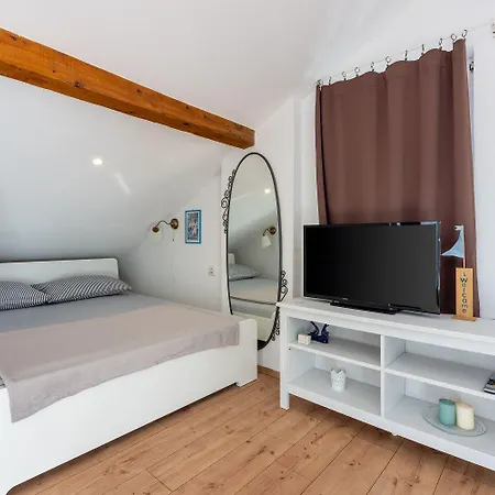 Lejlighed Atemberaubendes Direkt Am Mit Privatem Balkon, Grill, Meerblick Novi Vinodolski