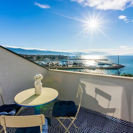 Apartment Atemberaubendes Direkt Am Mit Privatem Balkon, Grill, Meerblick Novi Vinodolski